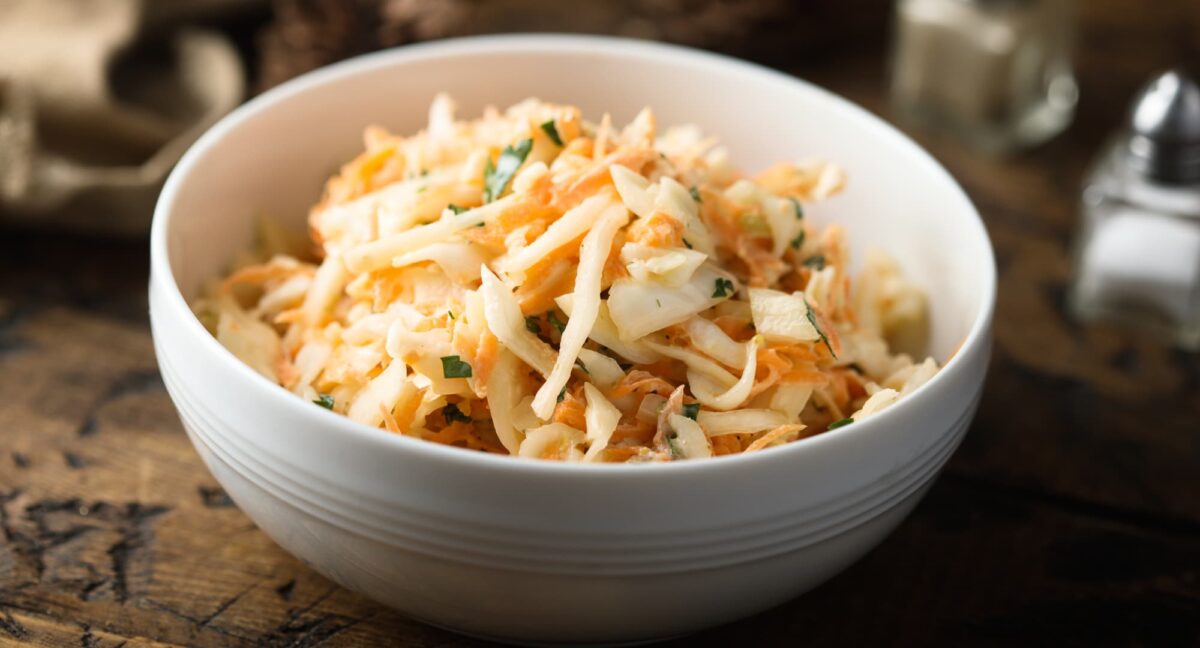 Ensalada de col picuda con salmón